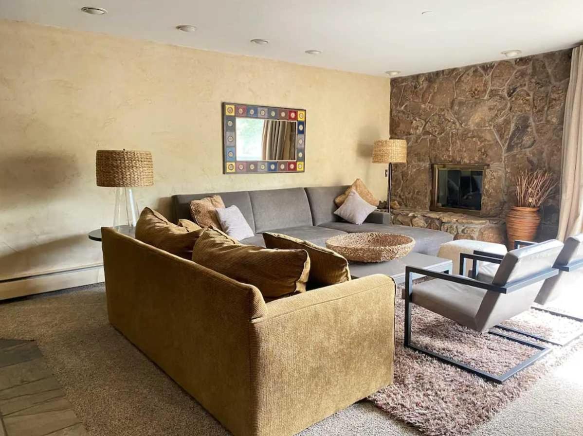 וייל Best Location In The Heart Of Lions Head, Ski Lockers, Jacuzzi And Pool מראה חיצוני תמונה