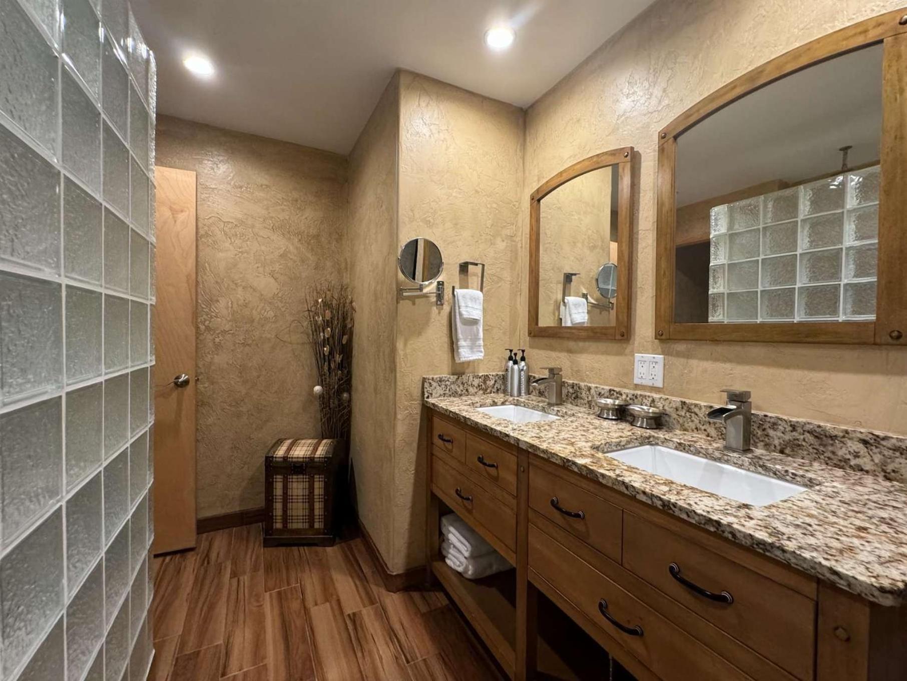 וייל Best Location In The Heart Of Lions Head, Ski Lockers, Jacuzzi And Pool מראה חיצוני תמונה