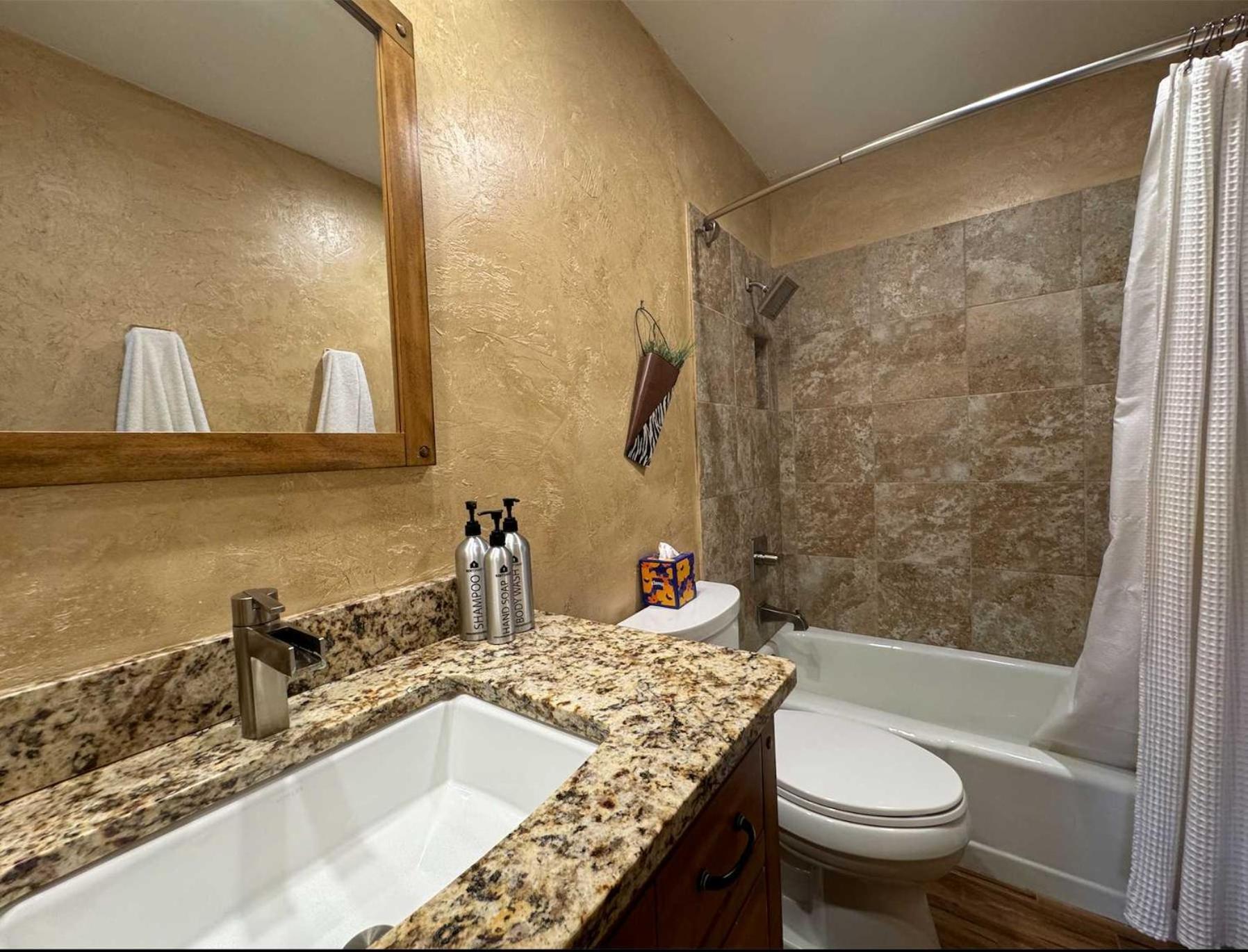 וייל Best Location In The Heart Of Lions Head, Ski Lockers, Jacuzzi And Pool מראה חיצוני תמונה
